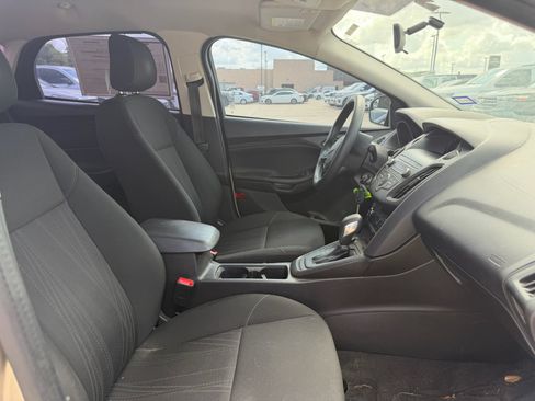 Used 2018 Ford Focus SE FWD image 11
