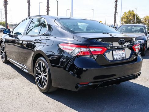 Used 2018 Toyota Camry SE FWD image 9