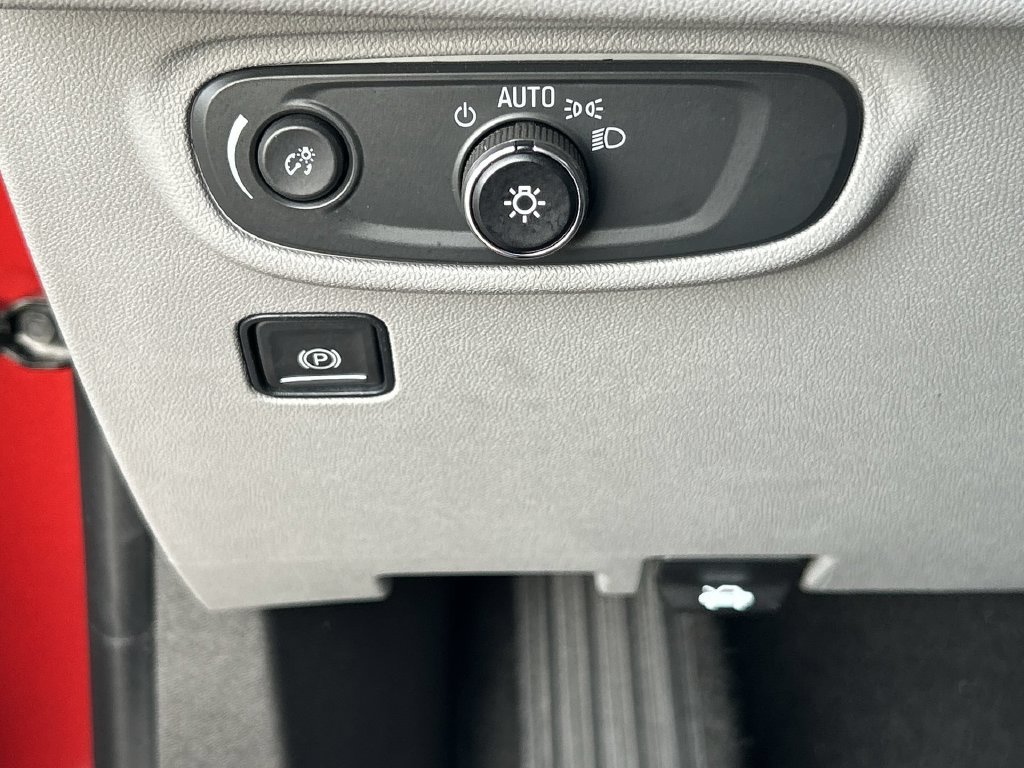 Used 2023 GMC Terrain SLE FWD image 18
