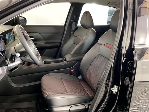 Certified 2025 Nissan Kicks SR FWD image 29