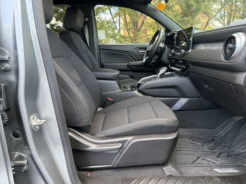 Used 2024 Chevrolet Colorado LT w/ LT Convenience Package II image 32