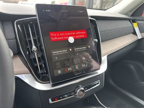 New 2026 Volvo XC90 T8 Plus w/ Protection Package Premier image 16