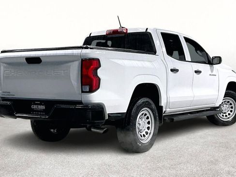 Used 2025 Chevrolet Colorado W/T image 2