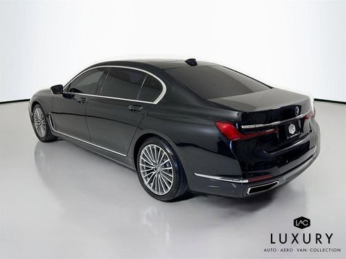 Used 2021 BMW 740i image 8