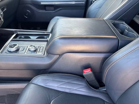 Used 2024 Ford Expedition Platinum AWD/4WD image 22