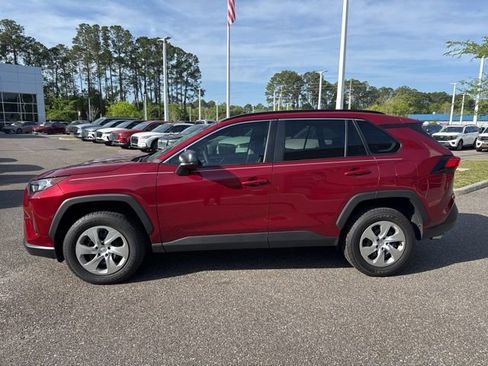 Used 2021 Toyota RAV4 LE image 6