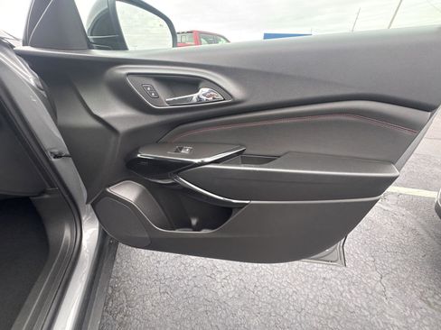 Used 2025 Chevrolet Trax RS w/ Sunroof Package FWD image 16