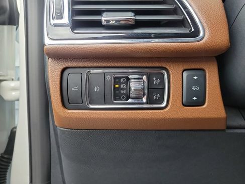 Used 2024 Lincoln Navigator Reserve AWD/4WD image 9