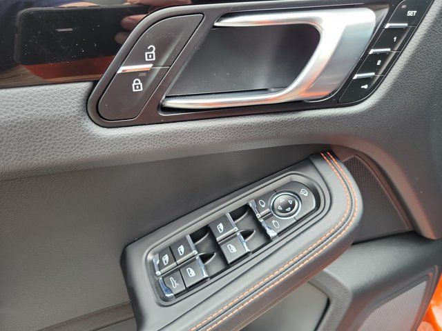 Certified 2023 Porsche Macan AWD/4WD image 27