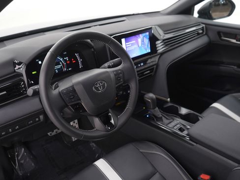 Used 2025 Toyota Camry SE image 22