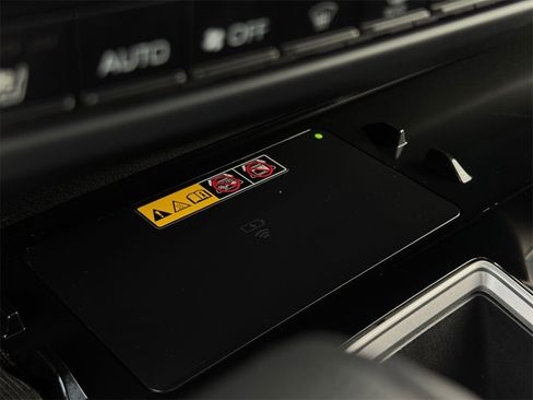 Certified 2025 Toyota Sienna Limited image 40