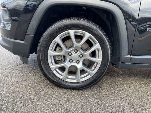 Used 2023 Jeep Compass Latitude AWD/4WD image 9