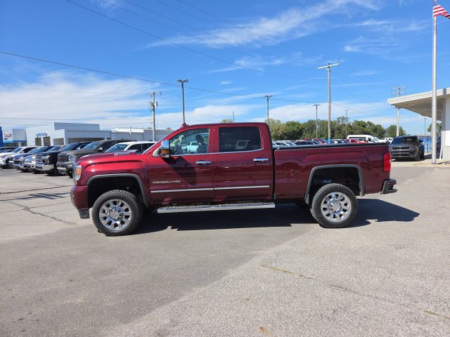Used 2017 GMC Sierra 2500 Denali w/ Duramax Plus Package AWD/4WD image 11