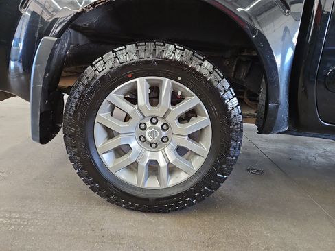 Used 2011 Nissan Frontier SL image 22