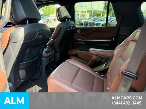 Used 2025 Lincoln Navigator Reserve AWD/4WD image 10