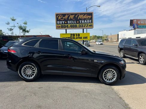 Used 2018 Jaguar F-PACE image 2