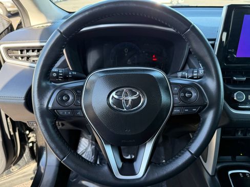 Used 2025 Toyota Corolla Cross XLE FWD image 16