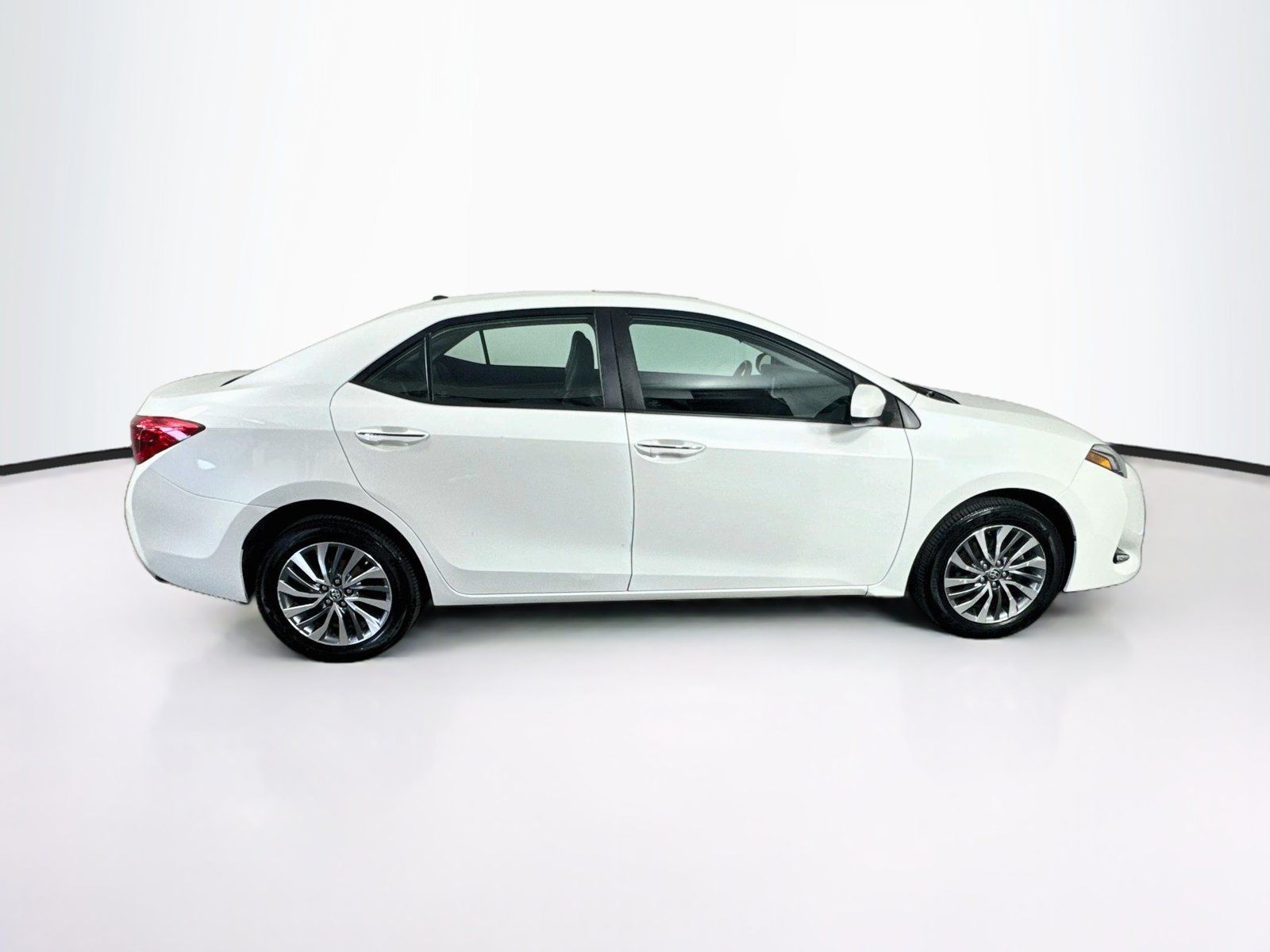Used 2019 Toyota Corolla XLE w/ Carpet Mat Package (TMS) FWD image 8