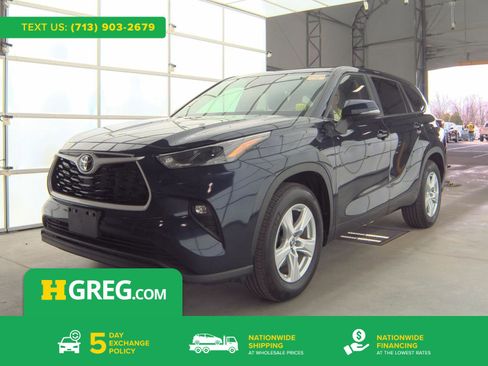 Used 2025 Toyota Highlander LE image 1