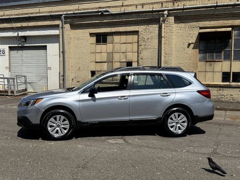 Used 2017 Subaru Outback 2.5i AWD/4WD image 4