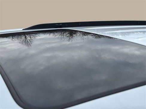 Certified 2025 Jeep Grand Cherokee Laredo X w/ Luxury Tech Group I image 15