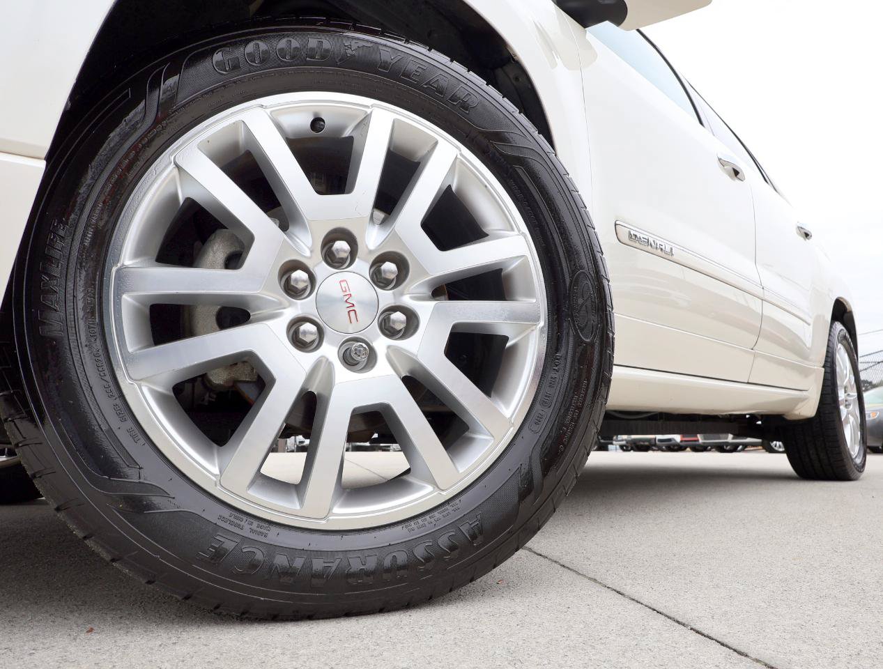 Used 2015 GMC Acadia Denali FWD image 25