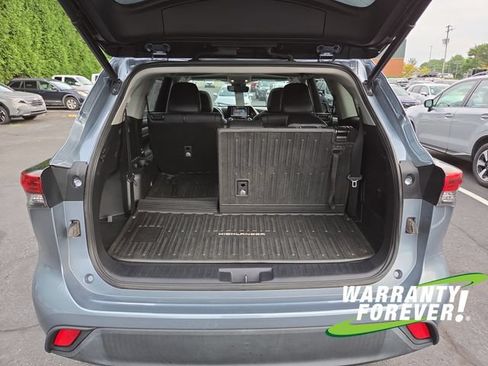 Used 2021 Toyota Highlander XLE AWD/4WD image 18