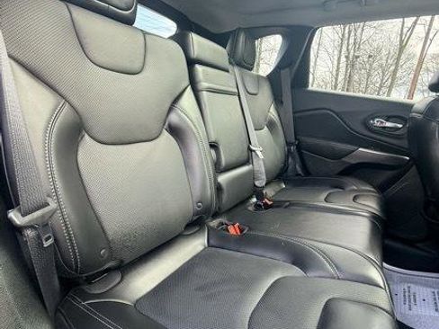 Used 2019 Jeep Cherokee Latitude w/ Popular Appearance Group image 12