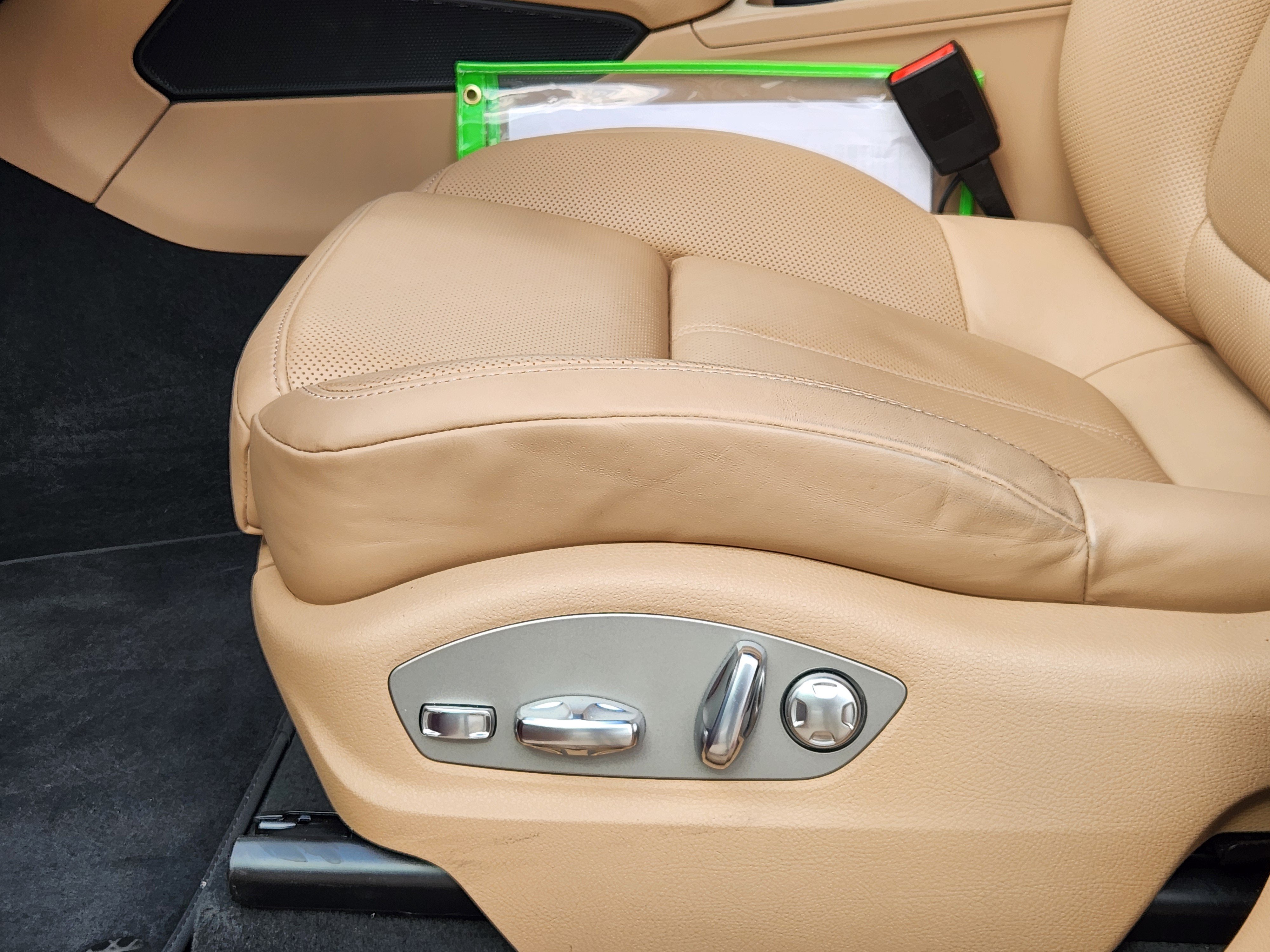Certified 2026 Porsche Macan AWD/4WD image 26