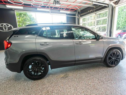 Used 2021 GMC Terrain SLE w/ Elevation Edition FWD image 4