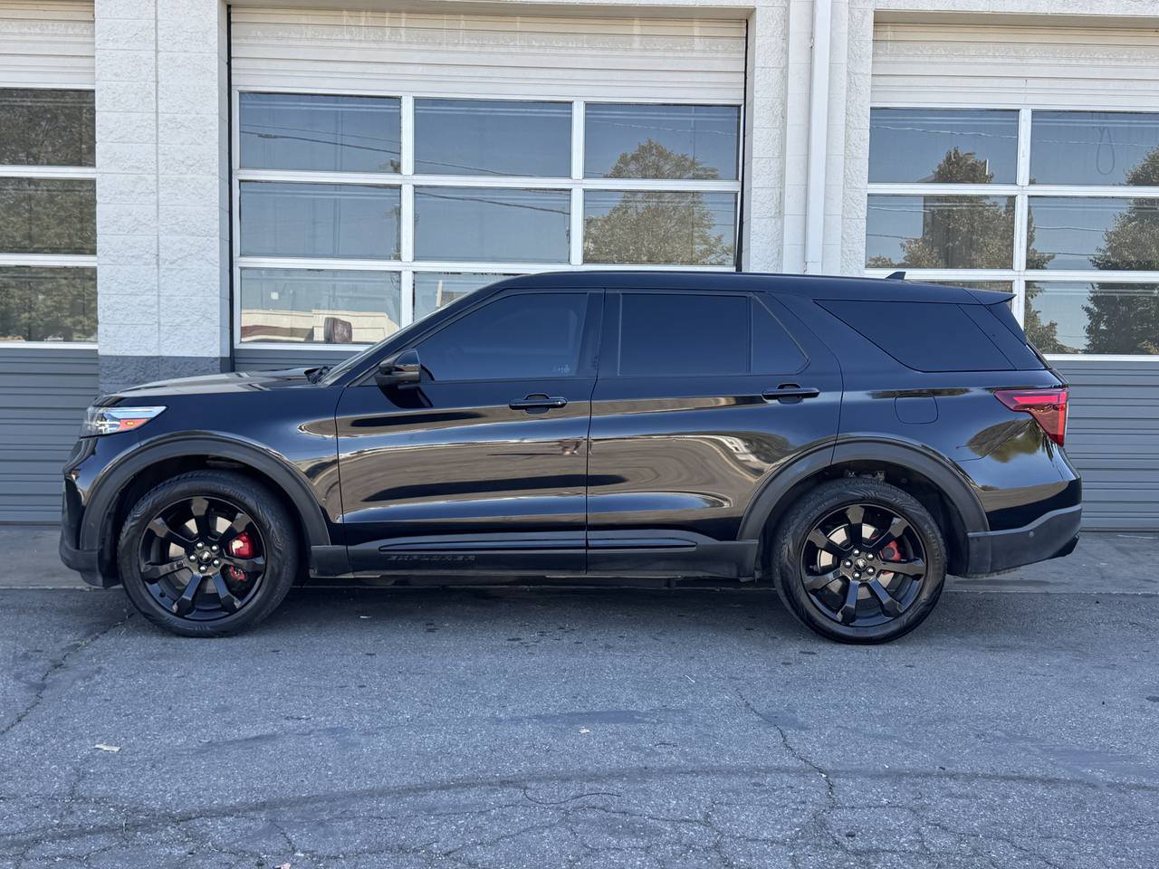 Used 2021 Ford Explorer ST w/ Equipment Group 401A AWD/4WD image 2