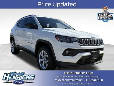 Used 2024 Jeep Compass Latitude AWD/4WD image 1