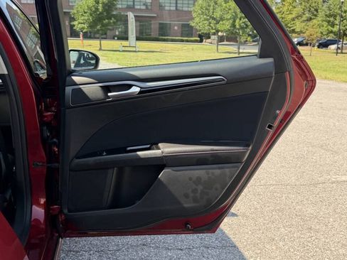 Used 2013 Ford Fusion SE FWD image 5