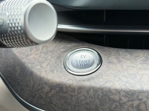 Used 2024 Genesis G80 image 22