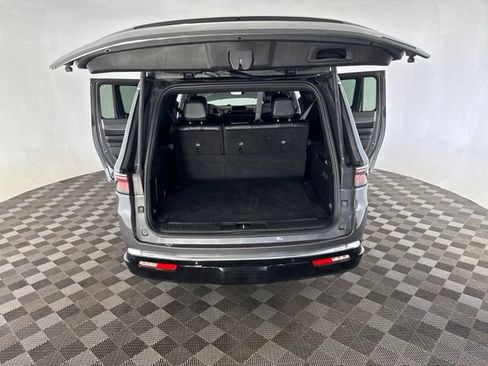 Used 2024 Jeep Wagoneer L Series II w/ Flexible Seating Group AWD/4WD image 15