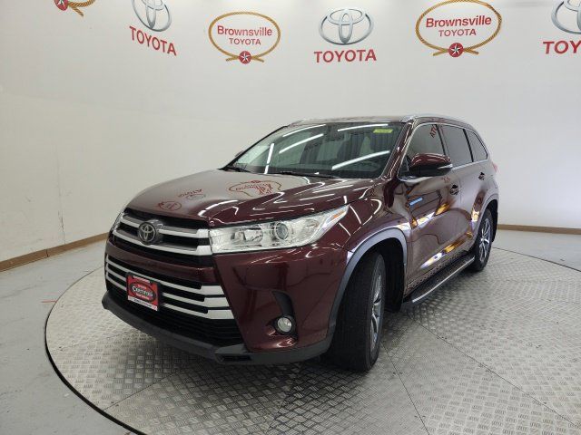 Certified 2018 Toyota Highlander XLE FWD image 2