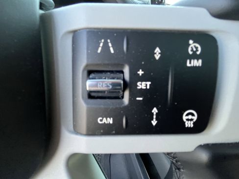 Used 2024 Land Rover Defender 110 X-Dynamic SE AWD/4WD image 19