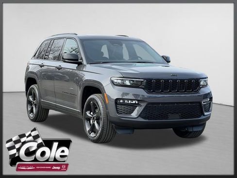 Used 2025 Jeep Grand Cherokee Limited w/ Black Appearance Package AWD/4WD image 1