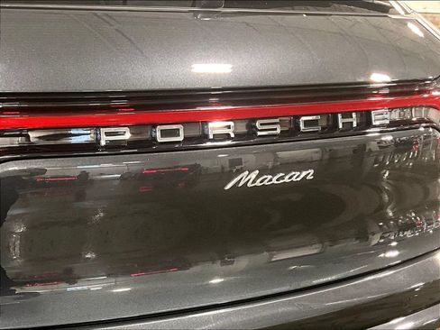 Certified 2023 Porsche Macan AWD/4WD image 13