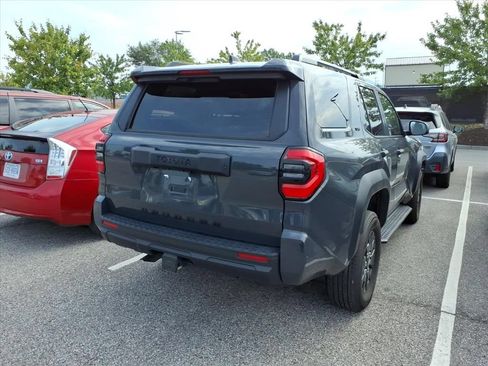 Certified 2025 Toyota 4Runner SR5 AWD/4WD image 11