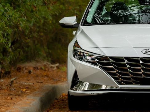 Used 2021 Hyundai Elantra Limited image 37