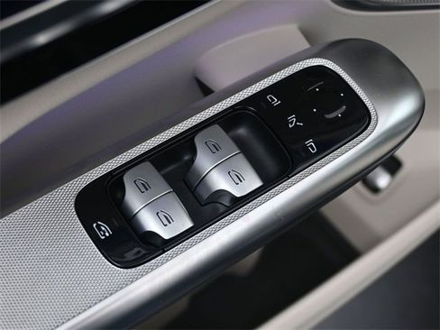 New 2025 Mercedes-Benz GLC 300 image 13