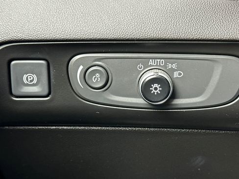 Used 2021 Buick Enclave Essence w/ Sound and Sites Package FWD image 32