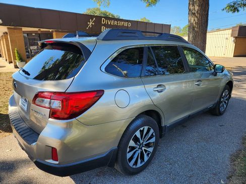 Used 2017 Subaru Outback 2.5i Premium image 5