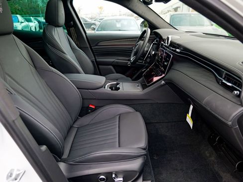 New 2025 Maserati Grecale GT image 36