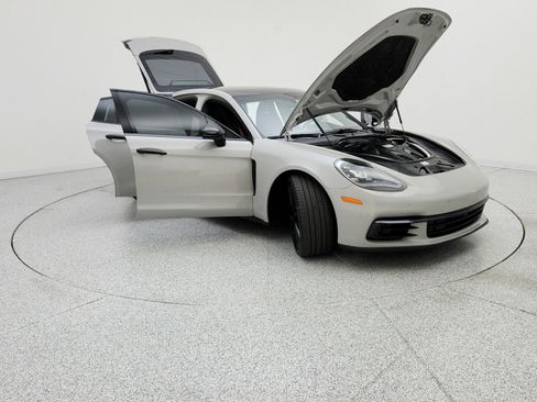Used 2018 Porsche Panamera 4S image 10