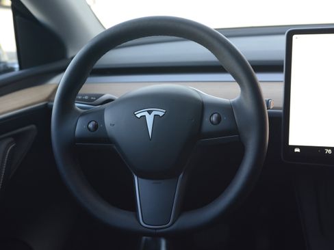 Used 2023 Tesla Model Y Long Range image 15