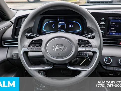 Used 2025 Hyundai Elantra SE FWD image 29