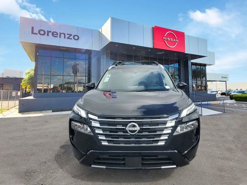 New 2025 Nissan Rogue Platinum w/ Platinum Premium Package image 2