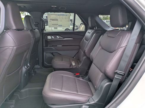 New 2026 Ford Explorer Platinum RWD image 8